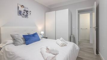 2 chambres, fer et planche à repasser, Wi-Fi, draps fournis