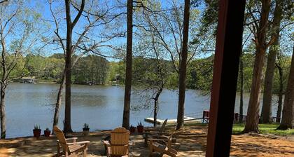 Cottage on Cypress Bay Near Paris Landing State Park