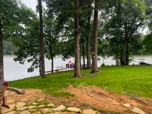 Cottage on Cypress Bay Near Paris Landing State Park