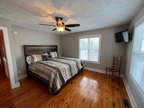 獨棟房屋, 多張床, 庭院 (Julie Hubbs 843 Cypress Harbor Rd) | 4 間臥室、獨特裝潢、布置獨特、床單