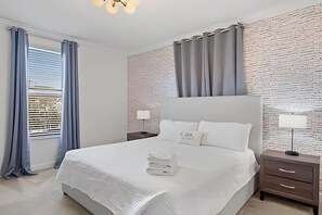 5 bedrooms, iron/ironing board, Internet, bed sheets