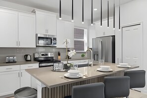 Réfrigérateur, micro-ondes, four, lave-vaisselle