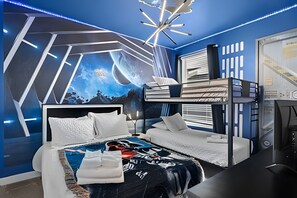 6 slaapkamers, een strijkplank/strijkijzer, internet, beddengoed