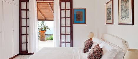 4 dormitoris, planxa i posts de planxar, wifi i roba de llit