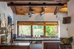 Microwave, dishwasher