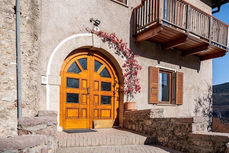 Exterior detail. Apartment 'Edera 1' with Mountain View, Shared Garden and Wi-Fi