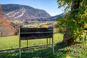 Property grounds - Apartment 'L'Edera 2' with Mountain View, Shared Garden and Wi-Fi (Dalsass)