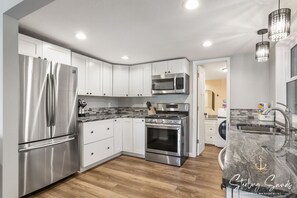 ثلاجة، ميكروويف، فرن، غسالة أطباق