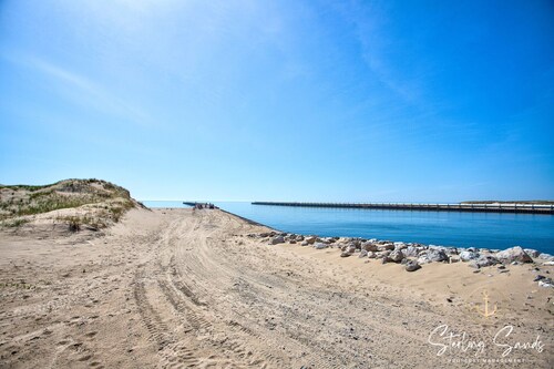 Drift Away Cottage - Private Beach Access - Tennis - Near Lake MI