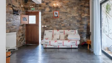 TV, mesa de pingue-pongue