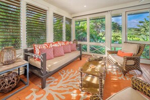 Téléviseur, table de ping-pong