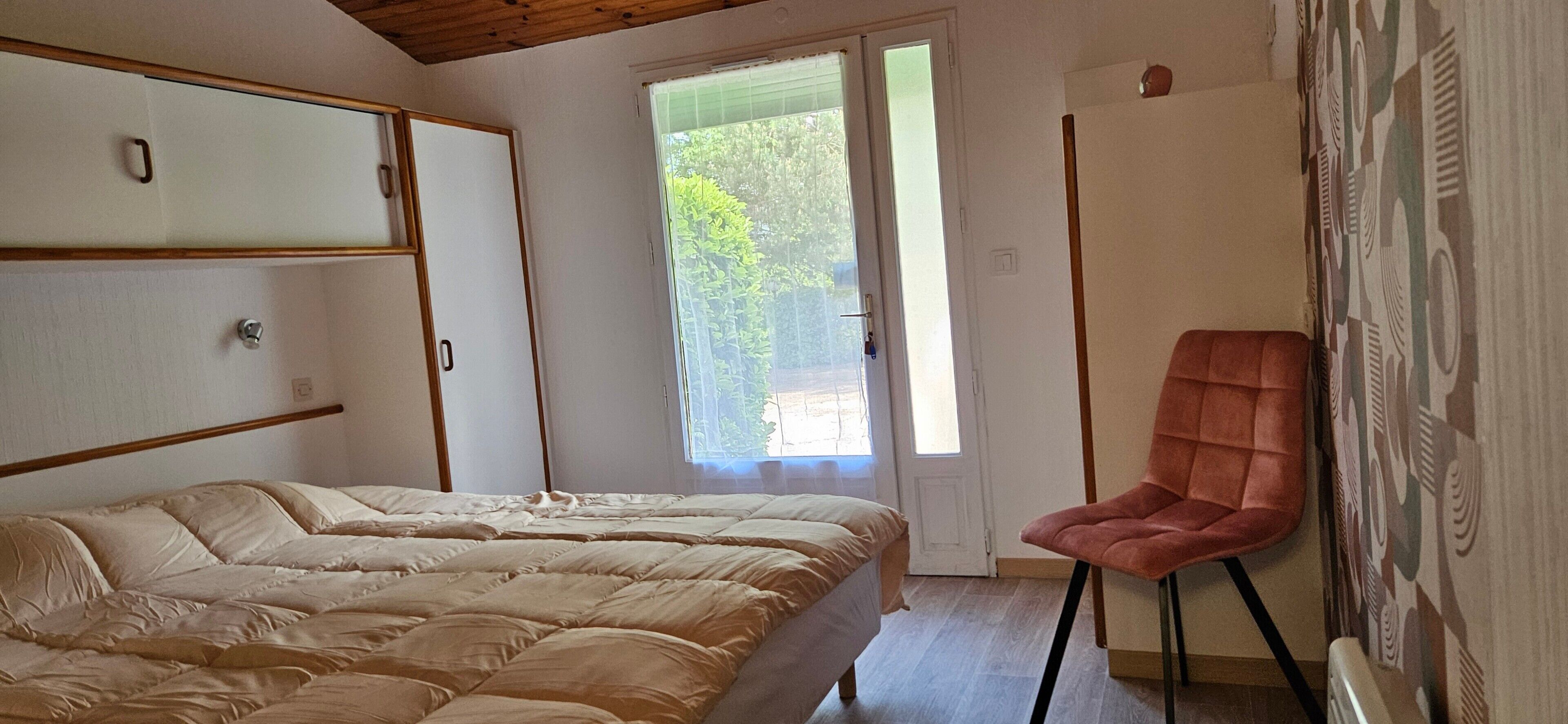 1 chambre, bureau, fer et planche à repasser, Wi-Fi