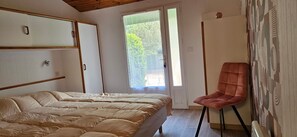 1 bedroom, desk, iron/ironing board, WiFi - Holiday Home "Le Hameau De La Courbière" with Mountain View, Wi-Fi and Air Conditioning (Tarascon sur Ariège)