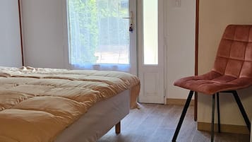 1 bedroom, desk, iron/ironing board, WiFi