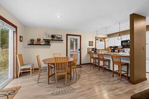 Dining - Dory Fleet Beach House - Sea Gypsy - Getaway for 6 (Cloverdale)