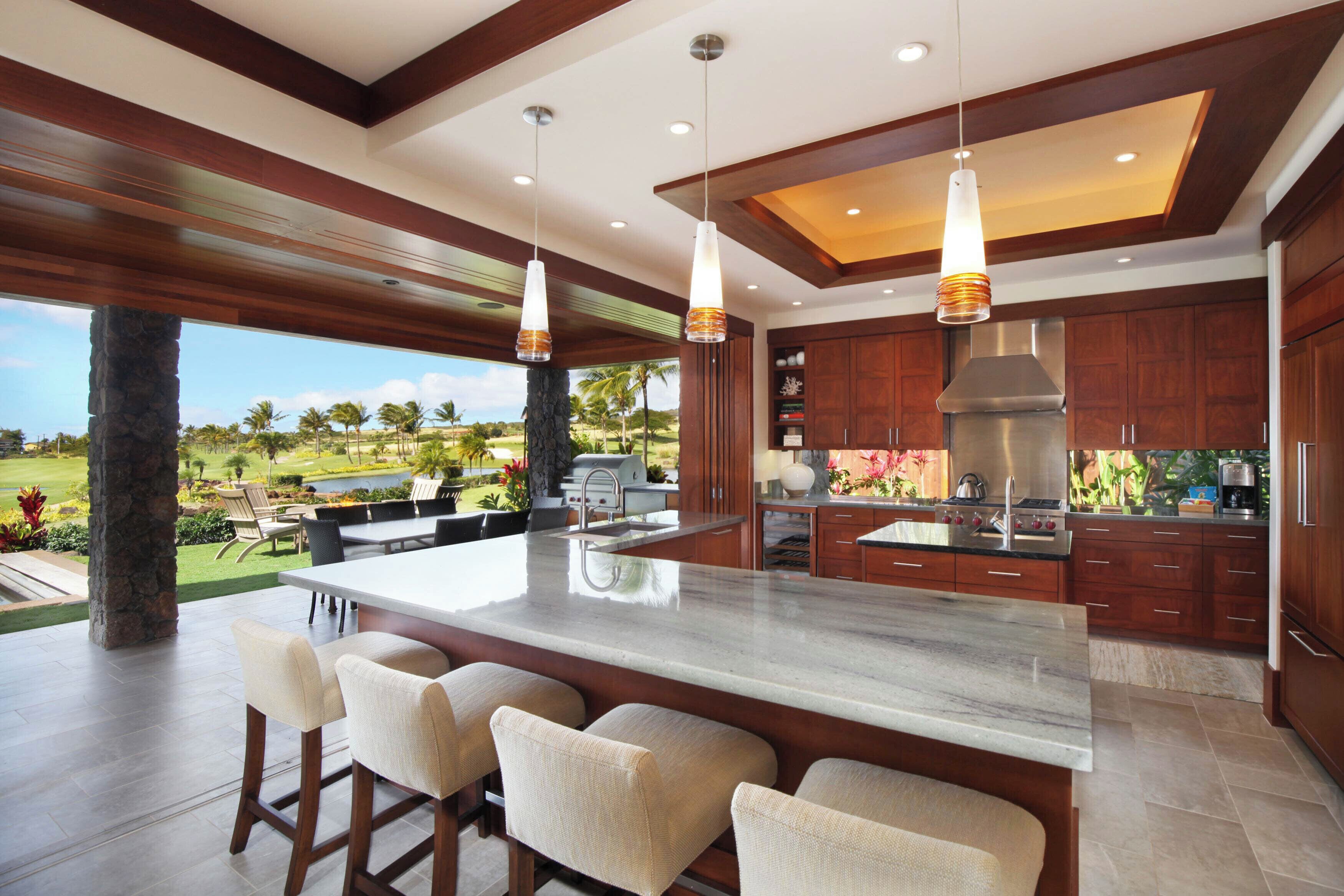 Réfrigérateur, four à micro-ondes, un four, lave-vaisselle