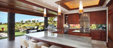 Réfrigérateur, four à micro-ondes, un four, lave-vaisselle