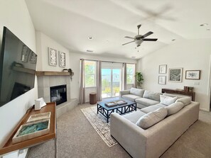 Télévision, cheminée