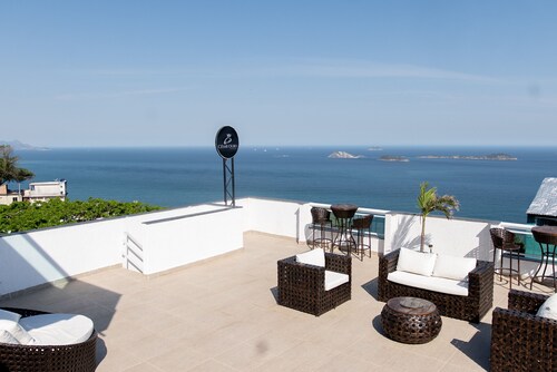 Suite in a guesthouse with a pool | PV-ST5