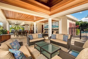 屋外ダイニングエリア