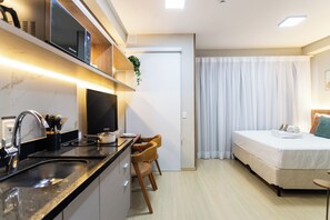 إستديو | مكواة/لوح كي وواي فاي مجانًا