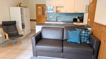 TV, table tennis, stereo