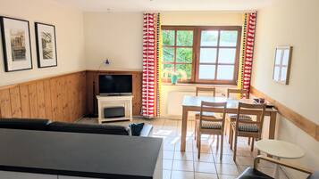 TV, table tennis, stereo