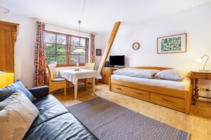 Tabla de planchar con plancha, wifi y ropa de cama 