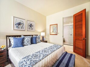 Desk, iron/ironing board, WiFi, bed sheets