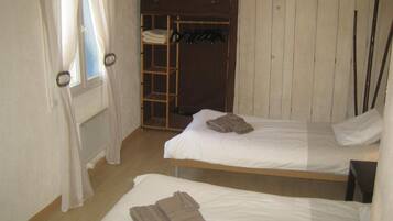 2 slaapkamers, een strijkplank/strijkijzer, wifi, beddengoed
