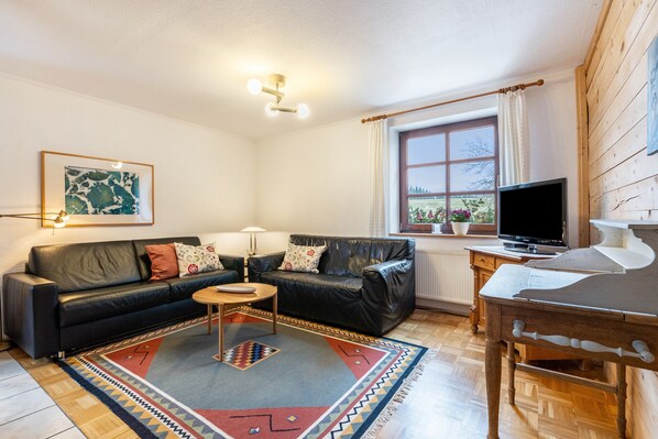 TV, ping pong, stereo