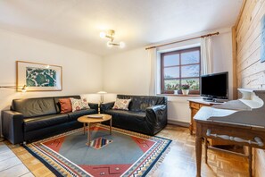 TV, table tennis, stereo