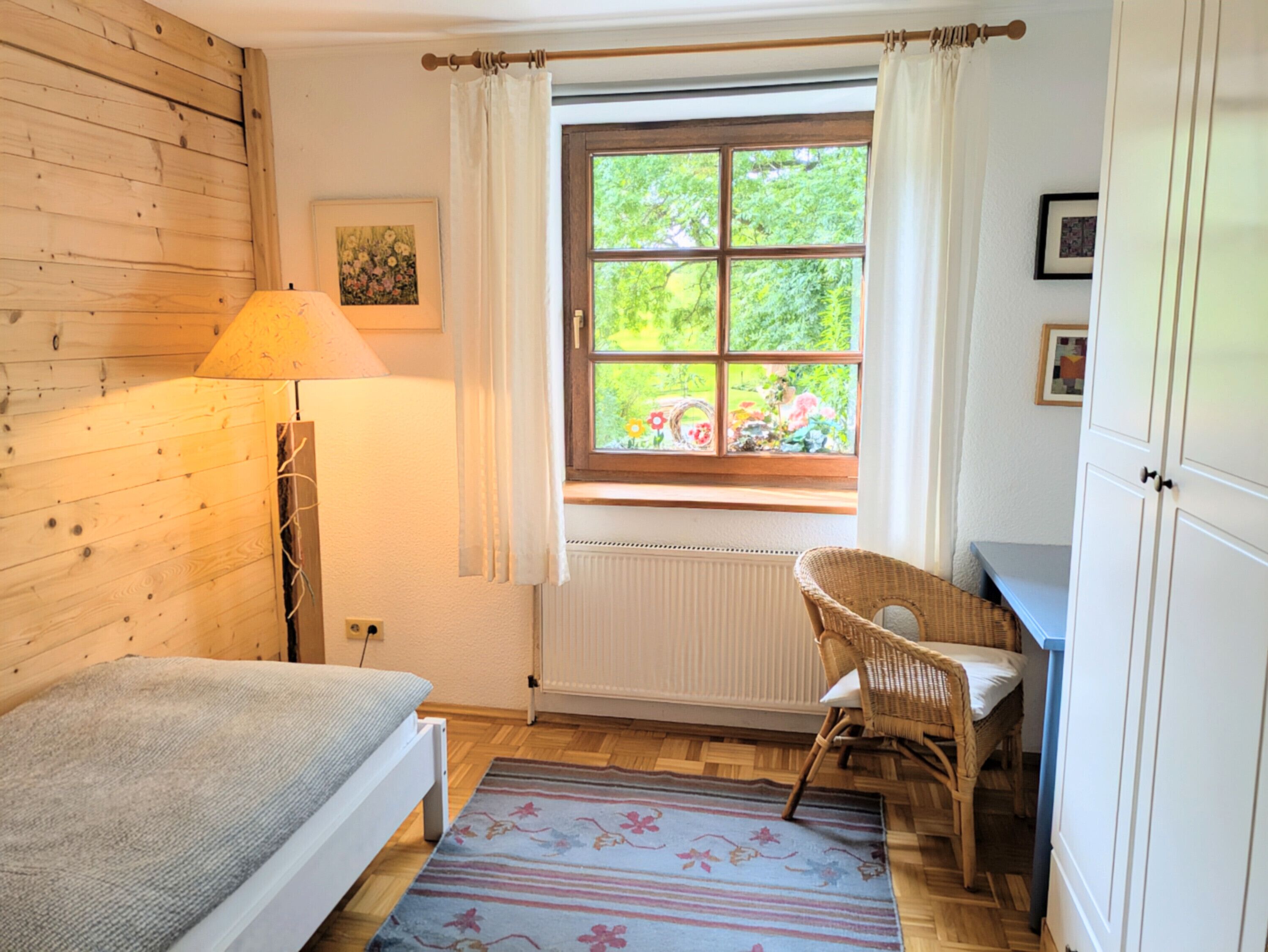 3 habitaciones, tabla de planchar con plancha, wifi y ropa de cama 