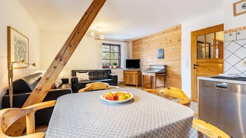 Télévision, table de tennis de table, chaßne hi-fi