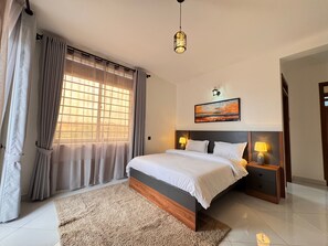 2 bedrooms, iron/ironing board, WiFi, bed sheets - Modern Central Kampala Apartment - Jacob's Courts (Kampala)