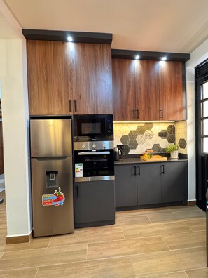 Private kitchen - Modern Central Kampala Apartment - Jacob's Courts (Kampala)