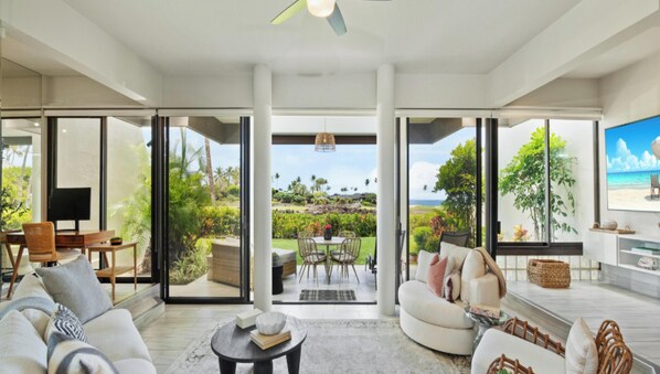 TV - Stylish & Modern Oceanview Mauna Lani Point H102 - Includes Discounted Golf (Kamuela)