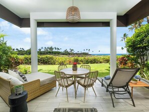 Outdoor dining - Stylish & Modern Oceanview Mauna Lani Point H102 - Includes Discounted Golf (Kamuela)