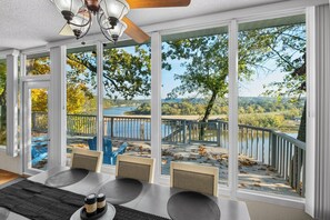 Outdoor dining - Riverbend Retreat: Water Views - Fire Pit - On 5 Acres (Springdale)