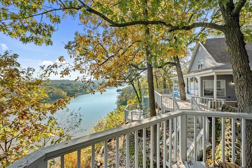 Riverbend Retreat: Water Views - Fire Pit - On 5 Acres