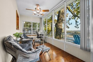 Smart TV, foosball, table tennis - Riverbend Retreat: Water Views - Fire Pit - On 5 Acres (Springdale)