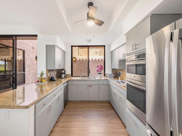 Fridge, oven, stovetop, dishwasher