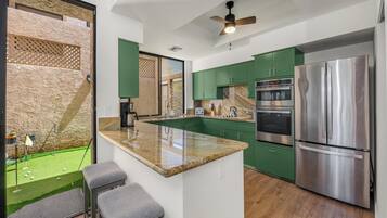 Fridge, oven, stovetop, dishwasher