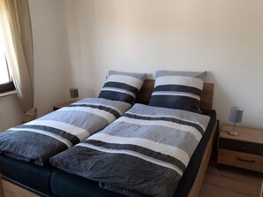 Iron/ironing board, WiFi, bed sheets