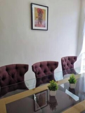 Dining - London Serenity House - 4 Bedrooms (London)