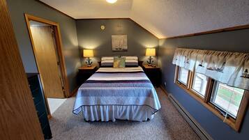 1 dormitorio, tabla de planchar con plancha, wifi y ropa de cama