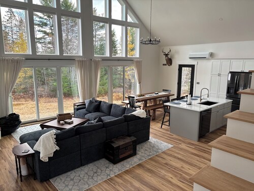 Stunning 5-bedroom house with AC in Franklin Perfect for visiting Downeast Maine