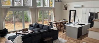 Stunning 5-bedroom house with AC in Franklin Perfect for visiting Downeast Maine