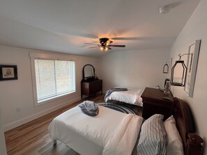 5 عدّة غرف نوم ومكواة/لوح كي وواي فاي وملاءات أسرّة