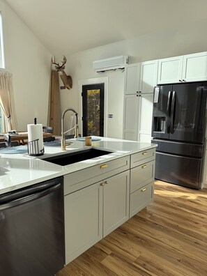 ميكروويف، فرن، موقد طهي مسطح، غسالة أطباق